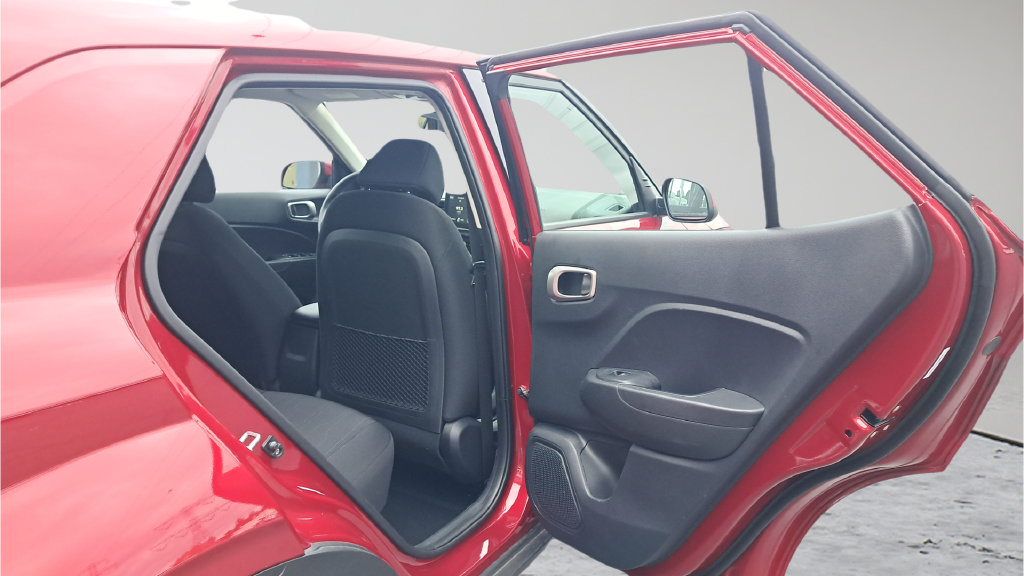 Used 2026 Hyundai Venue SE FWD image 25