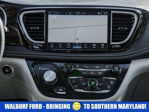 Used 2023 Chrysler Pacifica Limited image 22