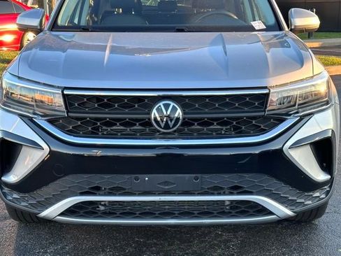 Used 2022 Volkswagen Taos SE image 3