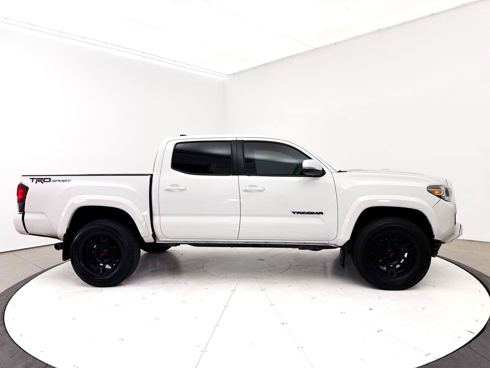Used 2018 Toyota Tacoma TRD Sport w/ Technology Package RWD image 37