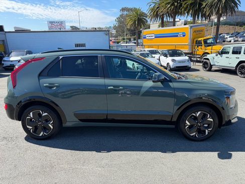 Used 2024 Kia Niro Wind FWD image 4