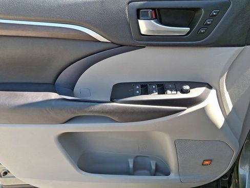 Used 2016 Toyota Highlander Limited AWD/4WD image 15