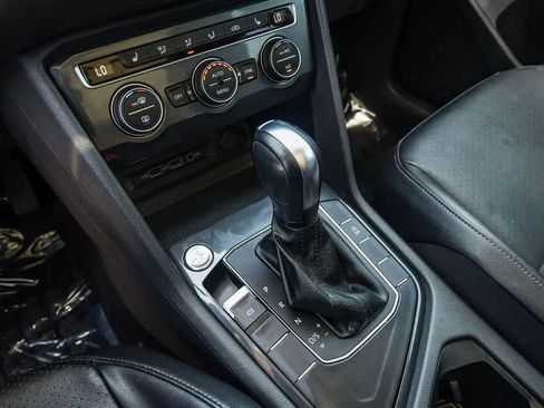 Used 2020 Volkswagen Tiguan SE w/ Panoramic Sunroof Package FWD image 20