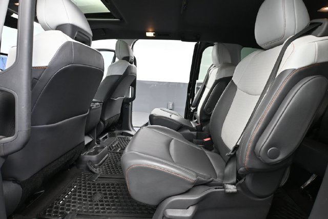 Used 2021 Toyota Sienna XSE FWD image 29
