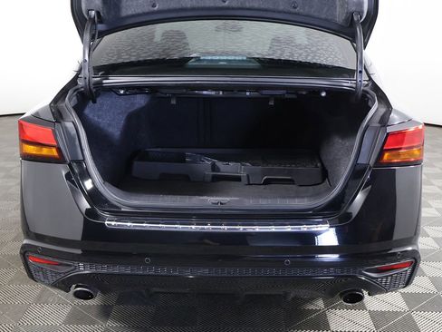 Used 2023 Nissan Altima 2.5 SR FWD image 11