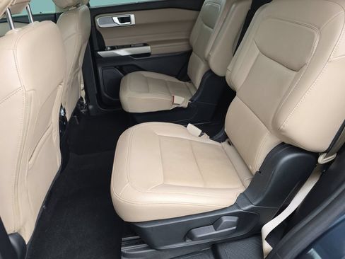 Used 2022 Ford Explorer Limited w/ Equipment Group 301A RWD image 28