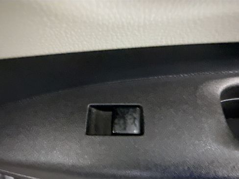 Used 2021 Toyota Corolla L FWD image 30