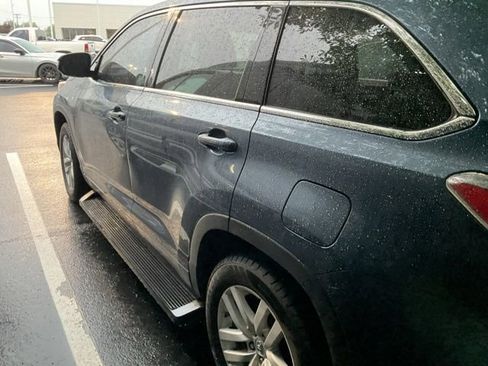 Used 2014 Toyota Highlander LE FWD image 8