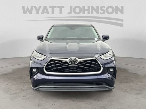 Used 2020 Toyota Highlander LE image 8