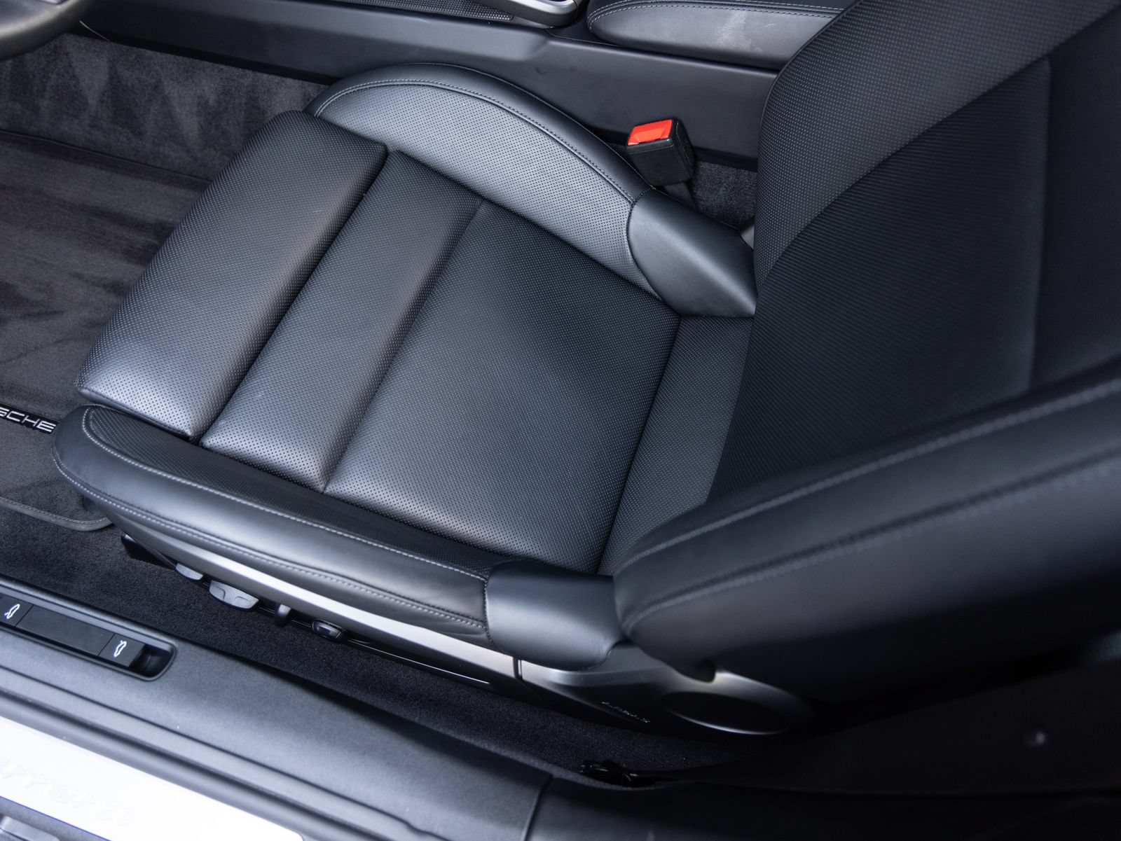Certified 2024 Porsche 911 Carrera RWD image 23