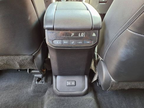 Used 2023 Toyota Highlander XLE FWD image 14