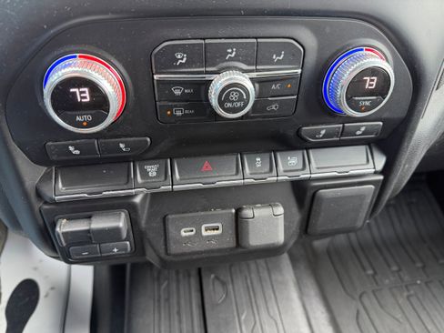 Used 2023 GMC Sierra 3500 SLE w/ SLE Convenience Package image 17