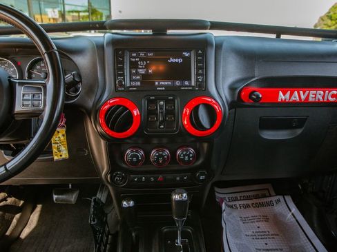 Used 2018 Jeep Wrangler Unlimited Rubicon AWD/4WD image 14