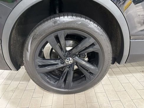 Certified 2024 Volkswagen Tiguan SE R-Line image 22