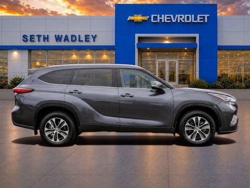 Used 2021 Toyota Highlander XLE AWD/4WD image 63
