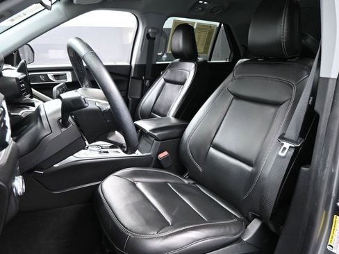 Used 2022 Ford Explorer XLT w/ Equipment Group 202A image 9