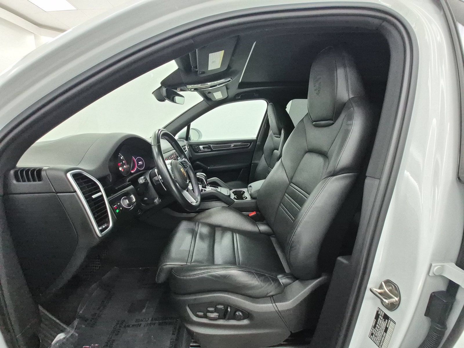Used 2023 Porsche Cayenne Platinum Edition AWD/4WD image 5