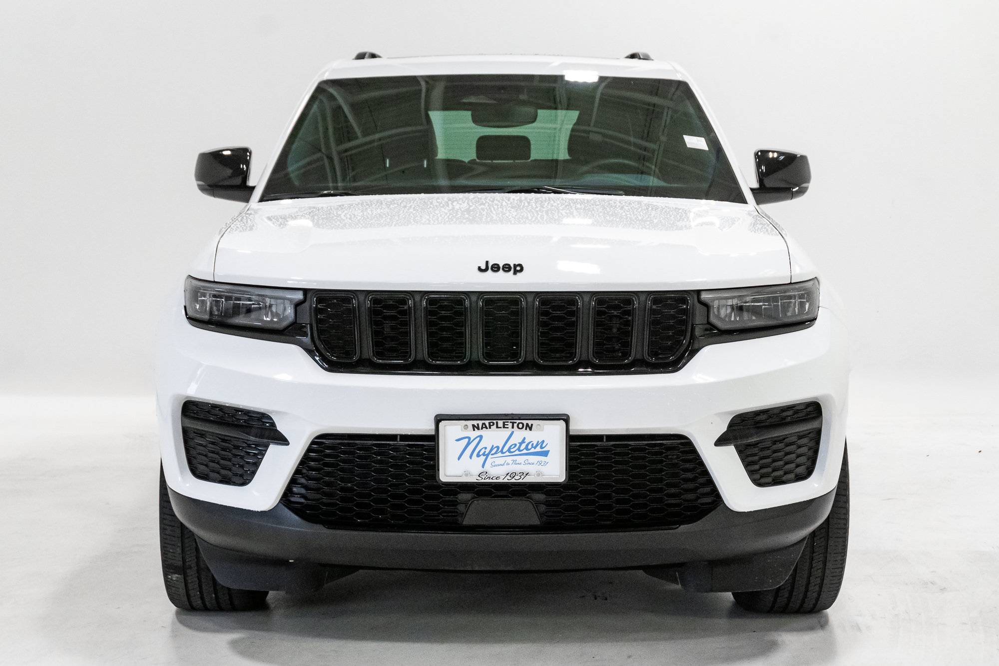 Certified 2024 Jeep Grand Cherokee Altitude AWD/4WD image 5