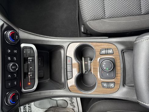 Used 2023 GMC Acadia SLE w/ Driver Convenience Package image 21