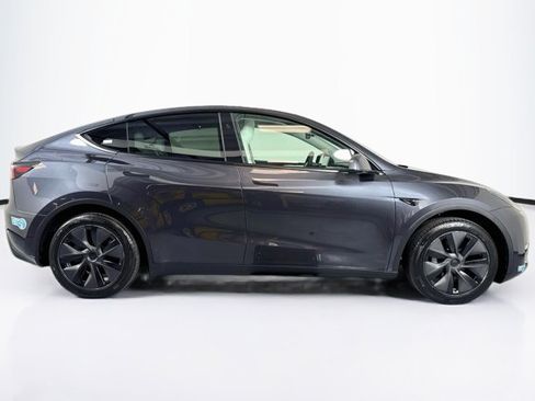 Used 2025 Tesla Model Y Long Range RWD image 4