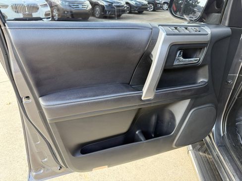 Used 2016 Toyota 4Runner SR5 image 12