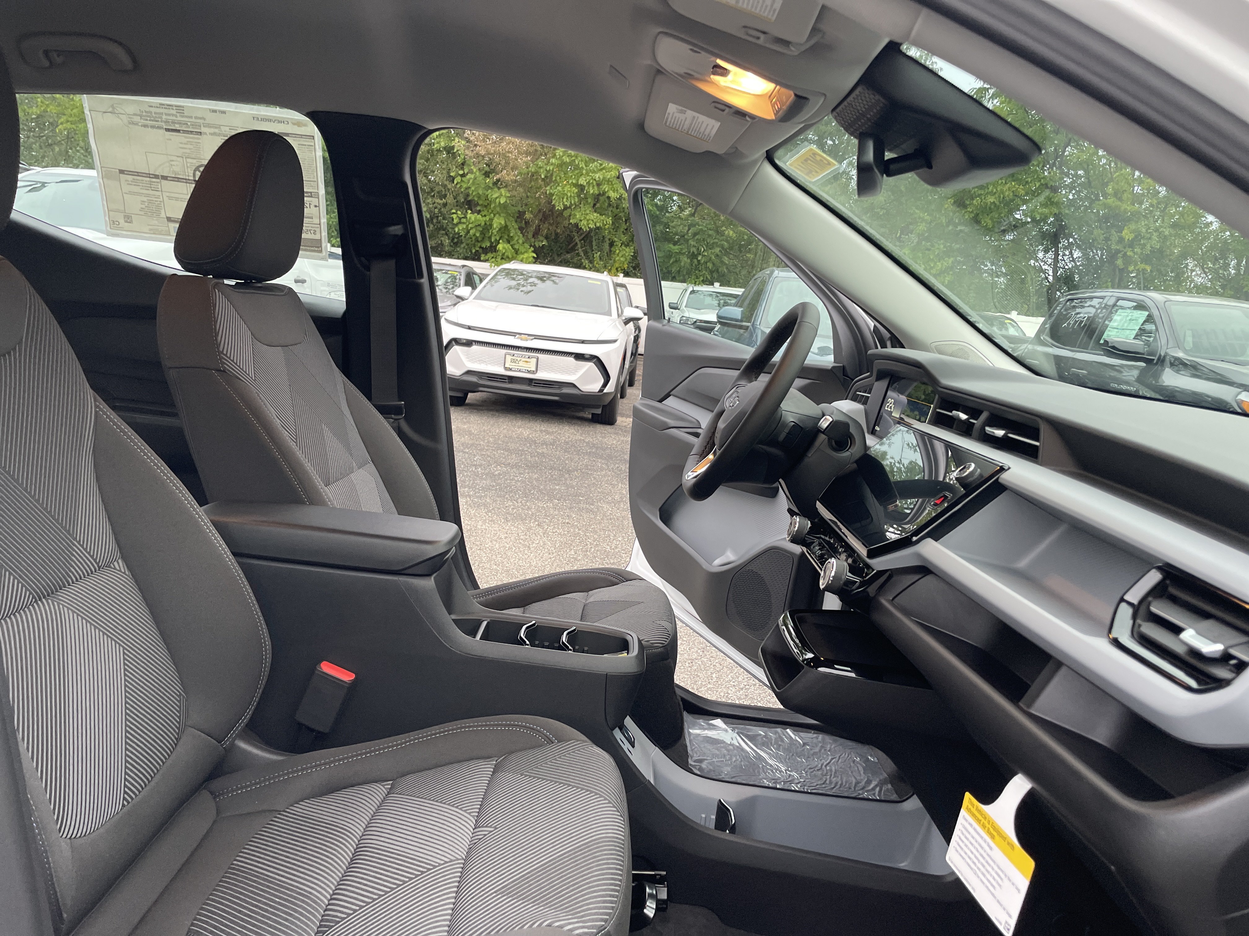 New 2027 Chevrolet Bolt LT w/ Comfort Package FWD image 31