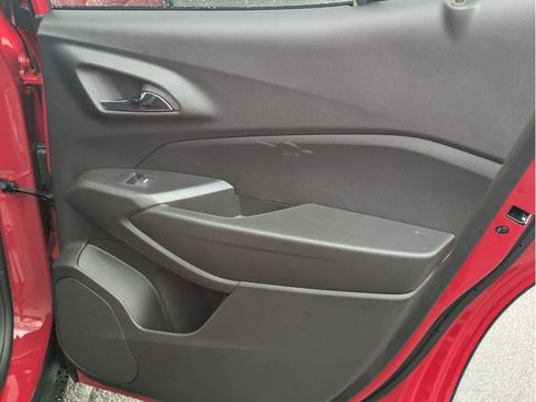 Certified 2026 Chevrolet Trax RS image 25