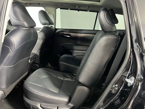 Used 2024 Toyota Highlander Platinum image 23