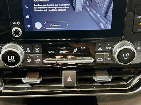 Used 2023 Toyota Highlander XLE image 13