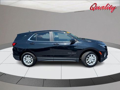Used 2024 Chevrolet Equinox LT AWD/4WD image 2