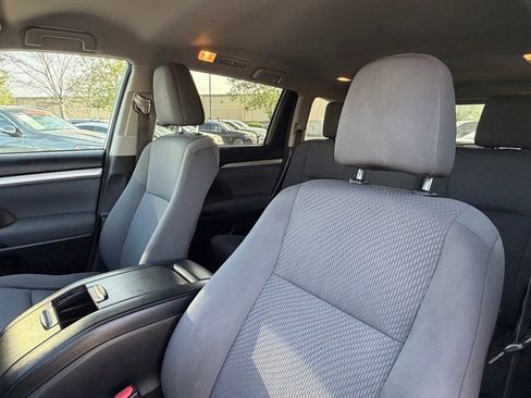 Used 2016 Toyota Highlander LE image 16