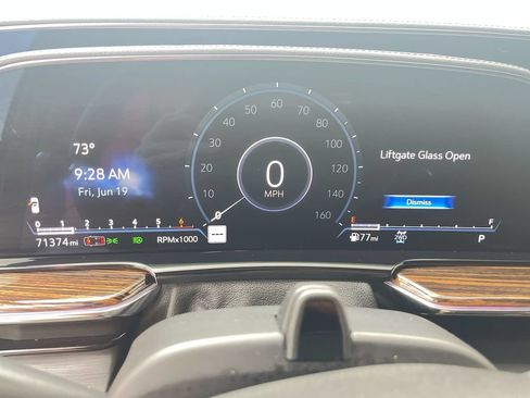 Used 2023 Cadillac Escalade Premium Luxury AWD/4WD image 19