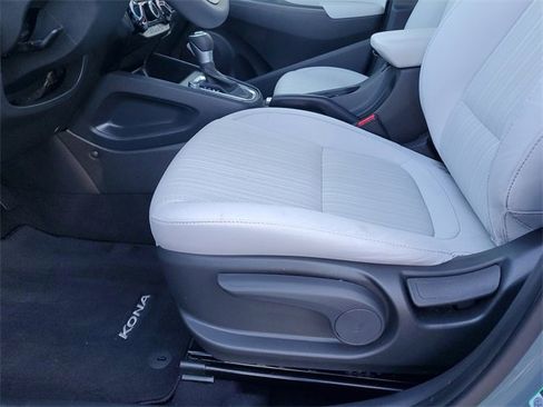 Used 2022 Hyundai Kona SEL image 17