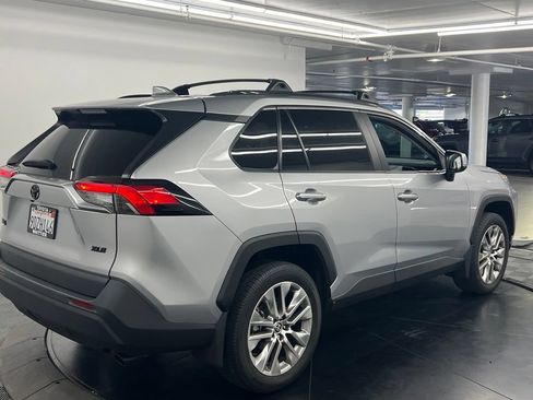 Used 2022 Toyota RAV4 XLE Premium FWD image 8