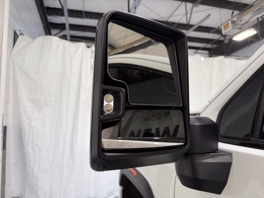 Used 2023 GMC Sierra 2500 AT4 w/ Gooseneck/5TH Wheel Package AWD/4WD image 11