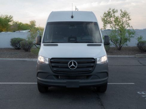 Used 2025 Mercedes-Benz Sprinter 2500 image 2