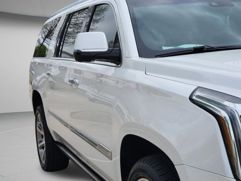 Used 2018 Cadillac Escalade ESV Premium Luxury AWD/4WD image 31