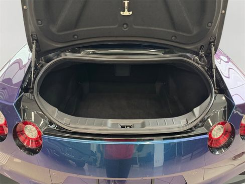 Used 2024 Nissan GT-R Premium w/ Premium Interior Package image 14