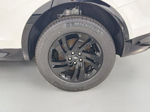 Used 2026 Land Rover Discovery Sport Landmark AWD/4WD image 34