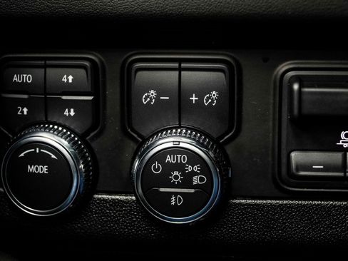 Used 2024 GMC Yukon XL SLT w/ SLT Premium Package image 33