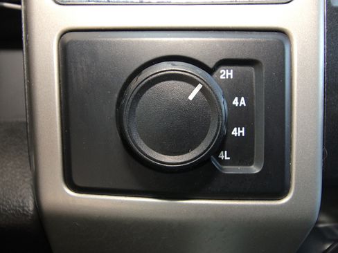 Used 2018 Ford F150 Lariat w/ Equipment Group 501A Mid image 28