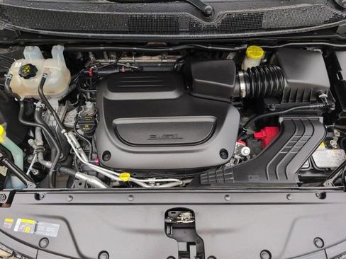 Used 2024 Chrysler Pacifica Touring-L FWD image 34