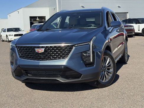 Used 2024 Cadillac XT4 Premium Luxury image 4