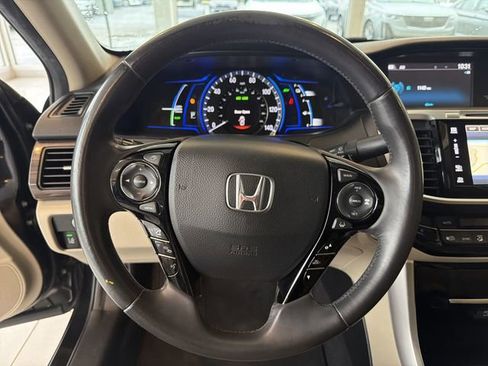 Used 2017 Honda Accord Touring image 32