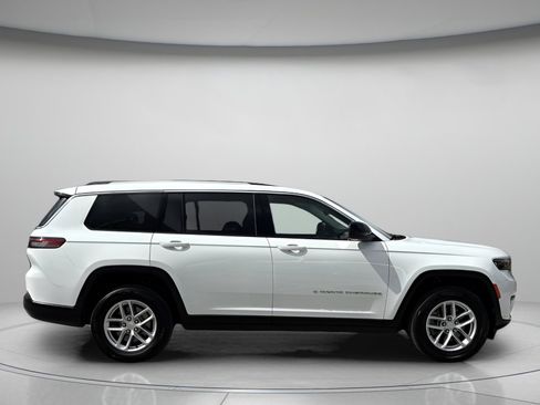 Used 2023 Jeep Grand Cherokee L Laredo image 2