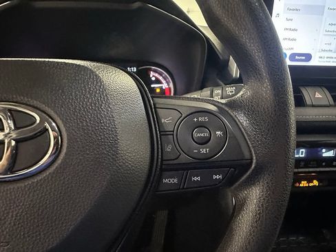Used 2025 Toyota RAV4 XLE AWD/4WD image 31