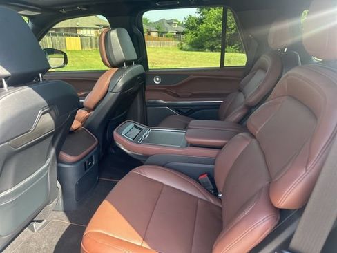Used 2026 Lincoln Navigator Reserve AWD/4WD image 24