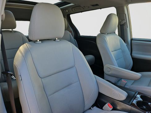 Used 2020 Toyota Sienna Limited AWD/4WD image 16