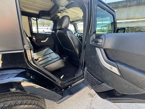 Used 2017 Jeep Wrangler Unlimited Sahara w/ Connectivity Group image 40