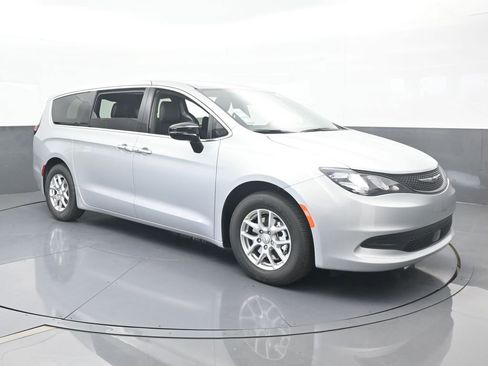 New 2026 Chrysler Voyager LX image 8